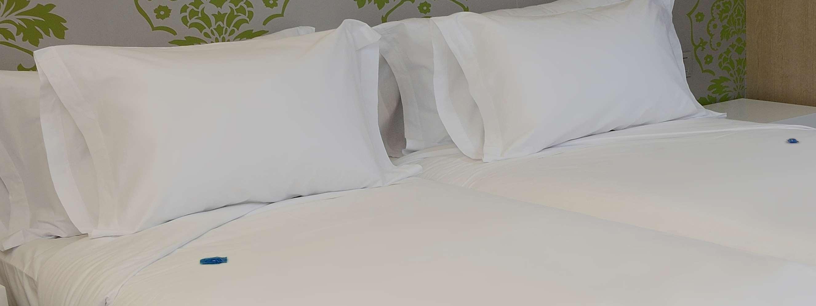Nh City Buenos Aires Exterior photo A pillowcase