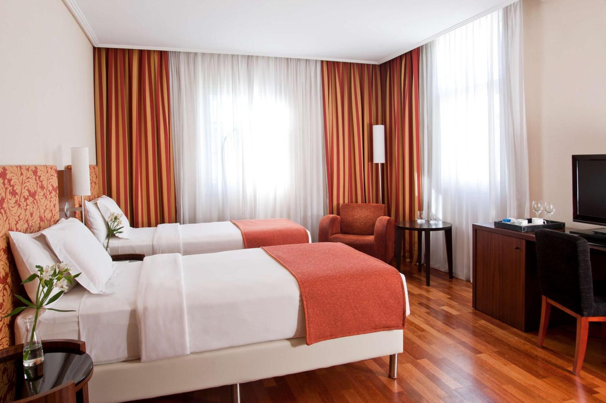 Nh City Buenos Aires Exterior photo A room at the hotel